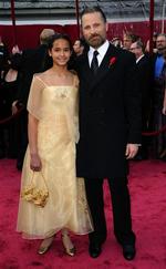 Iført dobbelradet jakketøj og fuldskæg havde Viggo Mortensen inviteret sin niece Sydney med til Oscar-fest. 
