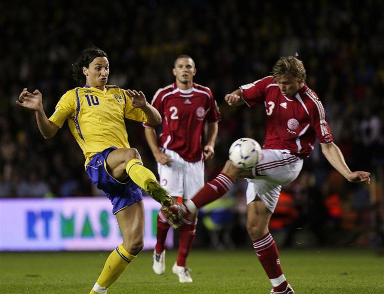 Den svenske fodboldstjerne Zlatan Ibrahimovic er fra Malmø og kunne med lidt held have spillet sammen med Martin Laursen og Danmark i stedet for mod. 