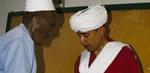 Barak Obama besøgte Kenya i 2006, hvor han fik overrakt denne traditionelle klædedragt, som han iførte sig. Nu er billedet dukket op i amerikanske medier. 