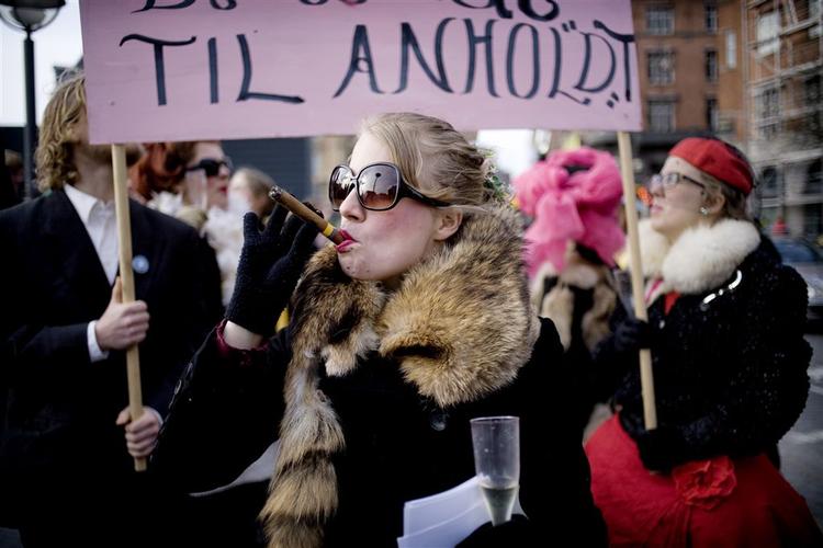 På lørdag inviterer Ungdomshusbevægelsen til fredelig demonstration i anledningen af etårsdagen for rydningen af Ungdomshuset på Jagtvej 69. 