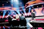 På fredag skal de seks tilbageværende deltagerne i X Factor synge på dansk. Det bliver første gang for 15-årige Martin, der tidligere har sunget 'Rock with you', 'Kiss from a rose' og 'As'. 