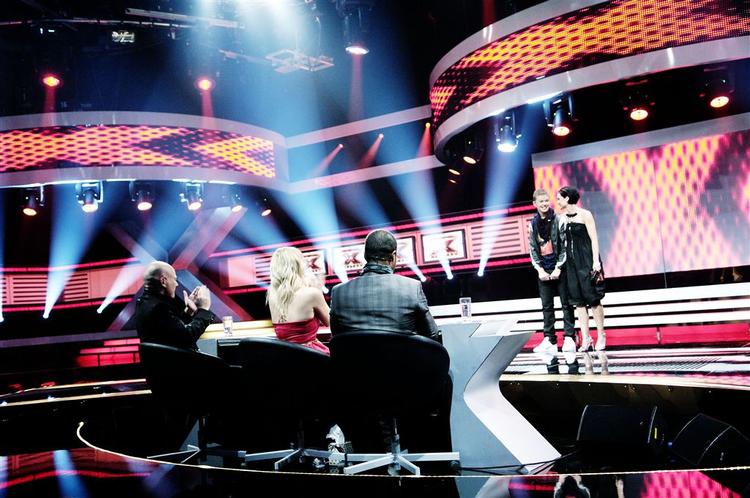 På fredag skal de seks tilbageværende deltagerne i X Factor synge på dansk. Det bliver første gang for 15-årige Martin, der tidligere har sunget 'Rock with you', 'Kiss from a rose' og 'As'. 