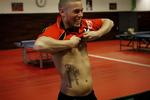 Kasper Sternberg har i Guangzhou fået VM-debut, fejret 19-års fødselsdag og været behandlet på banen efter at være vrikket om på foden i en kamp, hvor han vandt lige så mange point som modstanderen, men tabte 3-2 i sæt. 