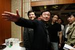 Thaksin fotograferet i Hongkong, da han meddelte sin beslutning om at vende hjem. 