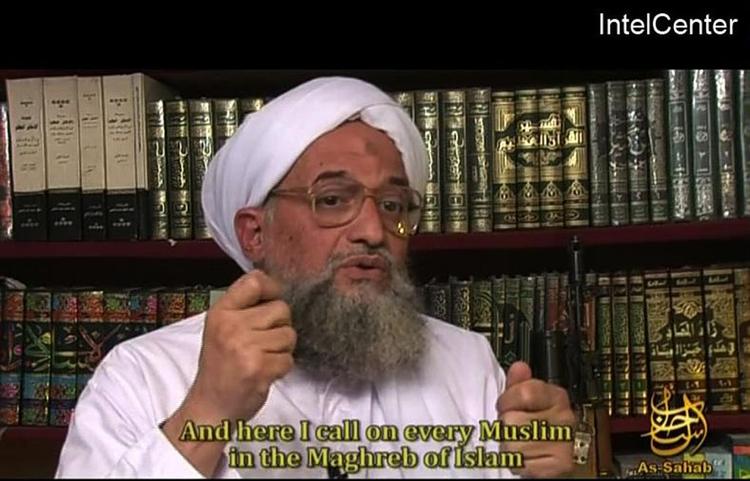 Osama bin Ladens næstkommanderende, Ayman al-Zawahiri, har tit optrådt på videoer. Dette billede er fra en video, der blev offentliggjort i december. I dag var han på nettet igen med ny udtalelse. 