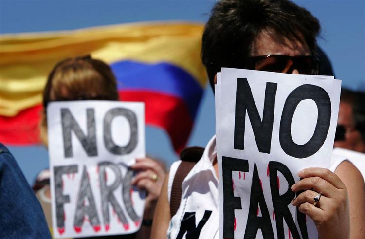 I begyndelsen af februar blev der flere steder i verden afholdt demonstrationer mod den columbianske oprørsgruppe FARC. Her der det demonstranter i Uruguays hovedstad Montevideo. 