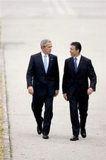 George W. Bush besøgte Danmark i sommeren 2005. Nu gengælder Anders Fogh Rasmussen besøget ved at besøge Bush på hans ranch i Texas. 