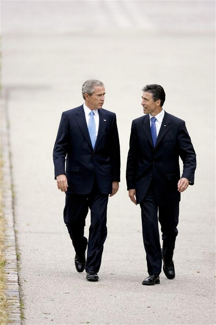 George W. Bush besøgte Danmark i sommeren 2005. Nu gengælder Anders Fogh Rasmussen besøget ved at besøge Bush på hans ranch i Texas. 