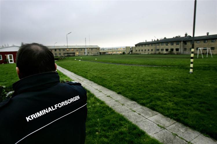 Ny politisk aftale skal sikre penge til at forbedre fængselsbetjentenes udannelse og arbejdsmiljø. Arkivfoto. 