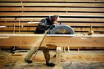 Jobplanen forsøger blandt andet at få flere til at blive på arbejdsmarkedet, så de ikke går på efterløn, når de fylder 60 år. 