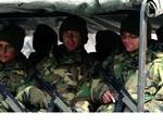 En konvoj af tyrkiske militærkøretøjer med elitetropper ankommer her til Cukurca i Hakkari-provincen på den tyrkisk-irakiske grænse. 