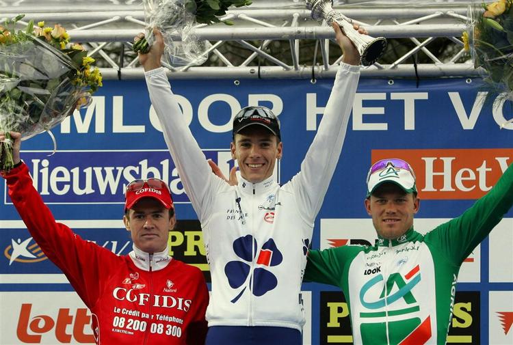 Belgiske Philippe Gilbert (midt) vandt Omloop Het Volk. Nick Nuyens (tv) ligeledes fra Belgien blev nummer to, mens norske Thor Hushovd tog tredjepladsen i løbet. 