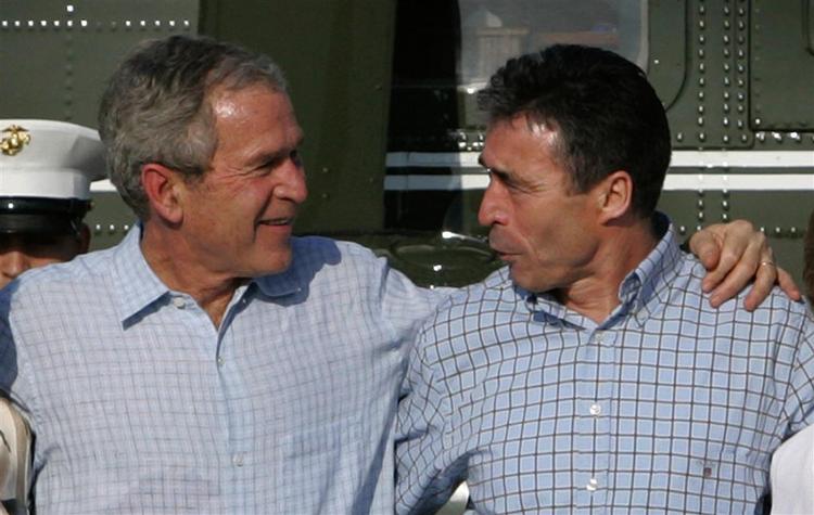Under et fælles pressemøde med George Bush og Anders Fogh Rasmussen gav præsident Bush udtryk for, at han vil have flere soldater til Afghanistan. 