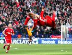 Ryan Babbel fejrede sin 2-0-scoring med akrobatik. 