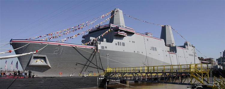 Det 25.000 ton tunge krigsskib USS New York er blandt andet bygget af stål fra World Trade Center. 