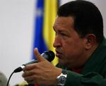 Venezuelas præsident, Hugo Chavez, havde iført sig militærtøj, da han truede Colombia med krig. 