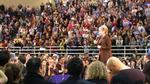 Hillary Clinton møder sine fans og andre nysgerrige i Burger Activity Center i Austin, Texas. 