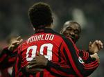 Ronaldo (ryggen til) og Seedorf jubler efter målet til 3-2. 