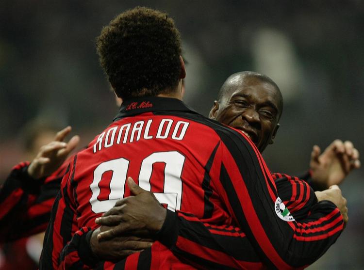 Ronaldo (ryggen til) og Seedorf jubler efter målet til 3-2. 