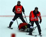 Først skulle Matthias Lanzinger ned ad pisten, så skulle en helikopter klargøres, og så gik turen forbi Lillehammer, hvor en ambulance ikke stod klar, til Oslo, hvor den uheldige østriger blev operereret. 