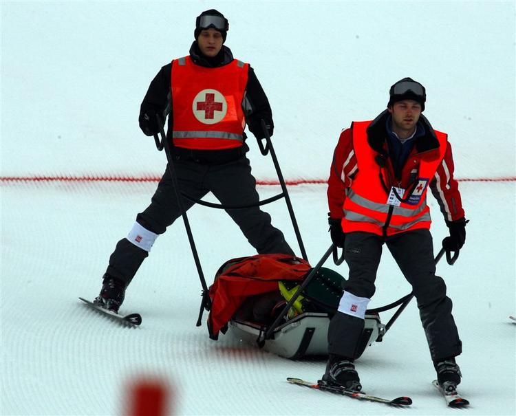 Først skulle Matthias Lanzinger ned ad pisten, så skulle en helikopter klargøres, og så gik turen forbi Lillehammer, hvor en ambulance ikke stod klar, til Oslo, hvor den uheldige østriger blev operereret. 