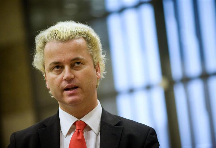 Geert Wilders insisterer på at vise sin islamkritiske film. Hvis ingen tv-station vil vise den, lægger han den ud på nettet. 