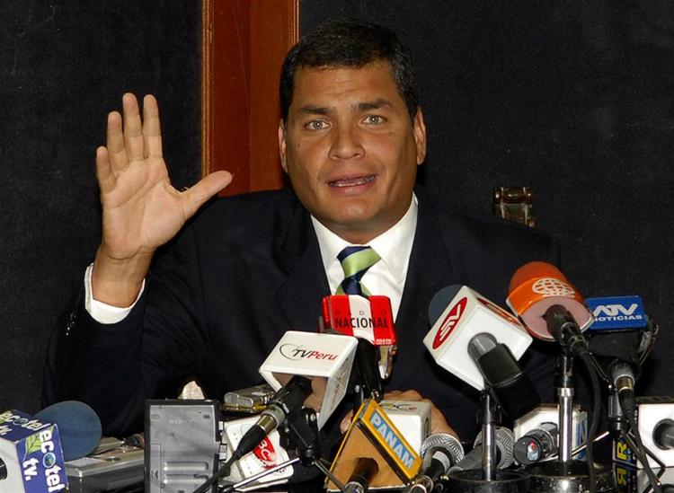 Ecuadors præsident Rafael Correa forlanger en undskyldning fra Colombia. 