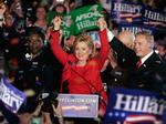 Man skal aldrig undervurdere en Clinton. Og med sejre i tre stater i nat er 'the comeback chick' tilbage i kampen. 