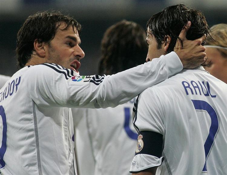 Ruud van Nistelrooy reddede Real Madrid efter en sløj indsats mod ligaens pt. dårligste mandskab. 