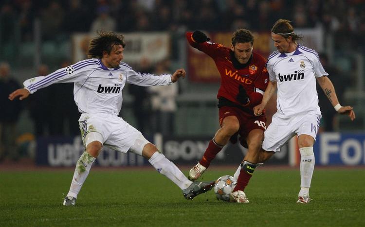 Real Madrid vil måske også have i baghovedet at de kun har slået Roma en gang i deres tre indbyrdes Champions League møder i Madrid. 