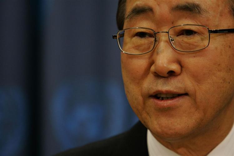 Den muslimske konferenceorganisation OIC beder nu FN's generalsekretær, Ban Ki-moon, træde i karakter i forbindelse med den igangværende Muhammedkrise. 