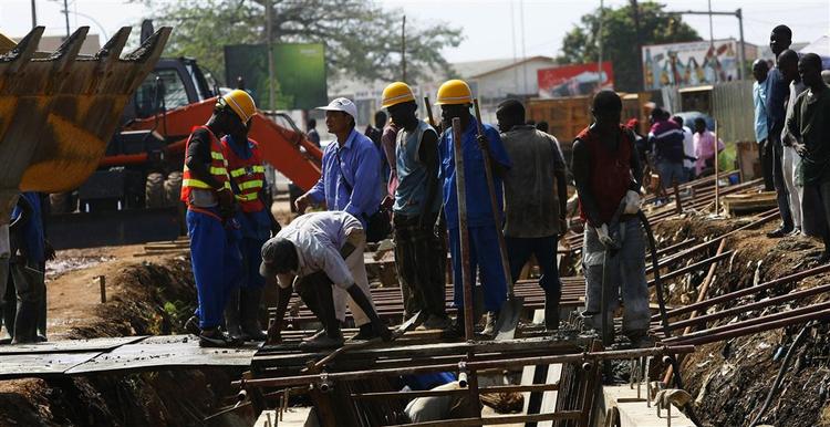 Det lille borgerkrigsramte vestafrikanske land Liberia er på alle måder i gang med genopbygning. Både som her med nye kloakeringsprojekter, men også med en forsoningsproces, hvor de skyldige fra borgerkrigens rædsler skal stå frem. 