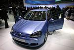 Denne VW Golf TDI Hybrid skulle kunne køre over 29 km/l. Den er klar til salg i 2009. 