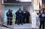 Politiet og FBI efterforsker bomben, der sprang tidligt i morges i et militært rekrutteringscenter i New York. 