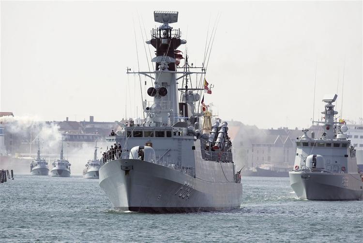 Søværnet øver sig, før kommandoskibet 'Absalon' senere på året skal til Afrikas Horn for at kæmpe mod pirater og smuglere. Arkivfoto fra en tidligere flådeparade. 