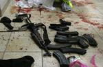 Den angribende terrorists våben og magasiner, som han dræbte otte studerende med torsdag aften. 