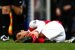 Arsenals angriber Eduardo da Silva blev nedlagt i en grim tackling  mod Birmingham City. 