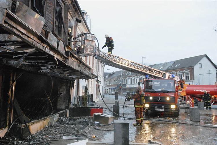 En 28-årig kvinde døde under den voldsomme brand i Bramming. 