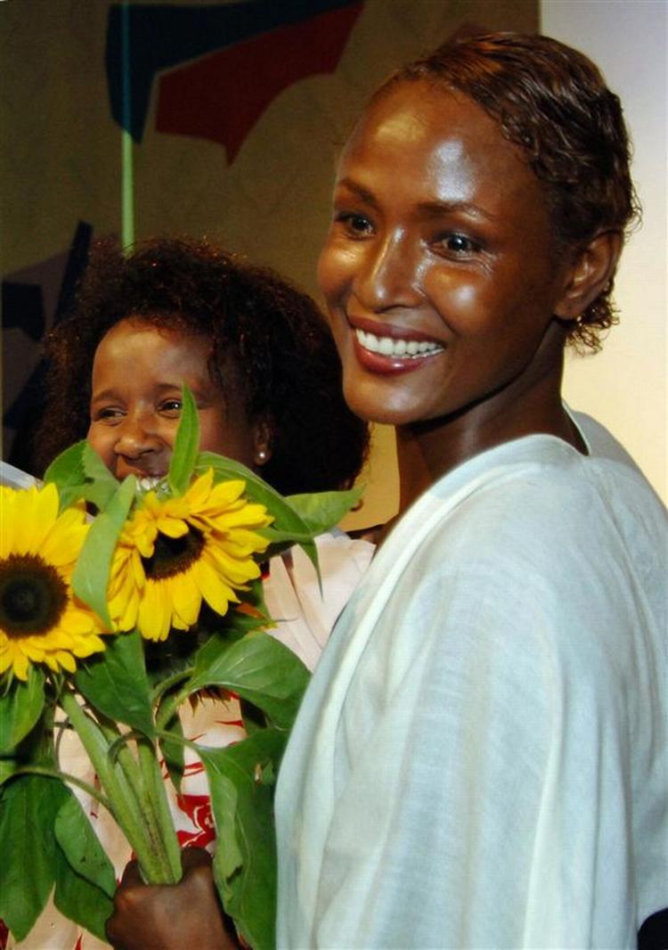 Waris Dirie er selv blevet omskåret. Oplevelsen var forfærdelig og har fået hende til at gå ind i kampen mod overgrebet mod piger. 