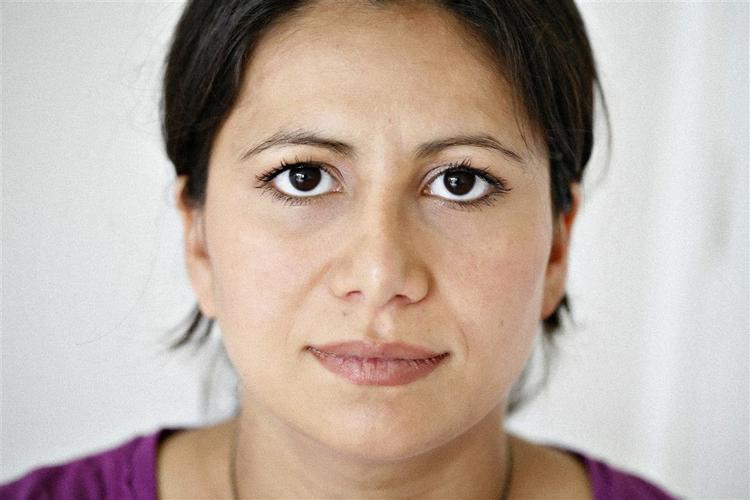 »Mændene bruger minoritetskvinderne til at fortælle de danske kvinder, at de har det godt«, siger Cekic. 