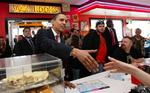 Barak Obama på stemmejagt i Johnny J's Diner i Casper Wyoming. 