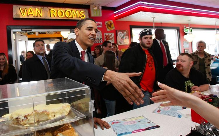 Barak Obama på stemmejagt i Johnny J's Diner i Casper Wyoming. 
