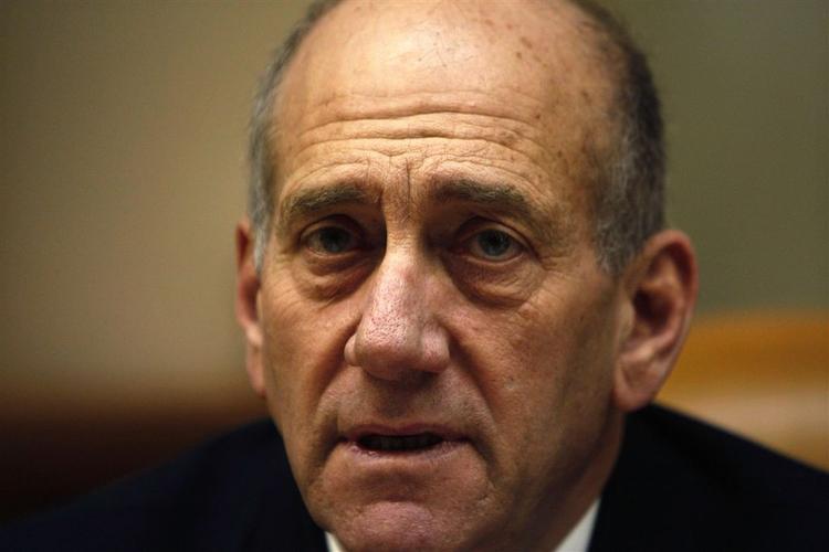 Ehud Olmert forlader premierministerposten, hvis det kommer til en retssag. Arkivfoto. 