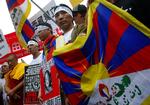 Flere steder i verden protesterer eksiltibetanere mod den kinesiske regering. På billedet ses demonstranter i Taiwan, der protesterer mod Kinas overtrædelse af menneskerettighederne i Tibet. 