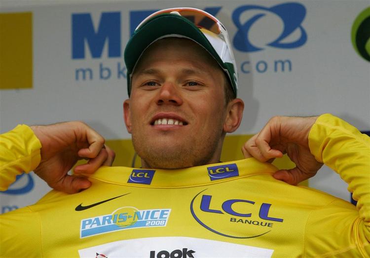 Norske Thor Hushovd vandt prologen, da årets kontroversielle udgave af Paris-Nice blev afviklet i dag. 