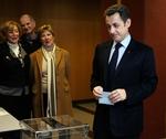Vælgerne har straffet Frankrigs præsident Nicolas Sarkozy ved dagens lokalvalg, viser exit polls. 