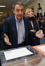 Den socialistiske regering med José Luis Rodriguez Zapatero i spidsen ser ud til at kunne bevare magten ifølge den første exit poll. 