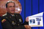 Billedet viser colombias politichef, Oscar Naranjo, som 3. marts offentligør dokumenter fundet på en computer, der blev fundet ved FARC-lederen Reyes, efter at han var blevet dræbt af colombianske soldater. Nu er nye dokumenter fra samme computer dukket op. 