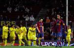 Ronaldinho og de øvrige Barcelona-spillere må slukørede konstatere, at Jon Dahl Tomasson har sikret Villareala sejren. 