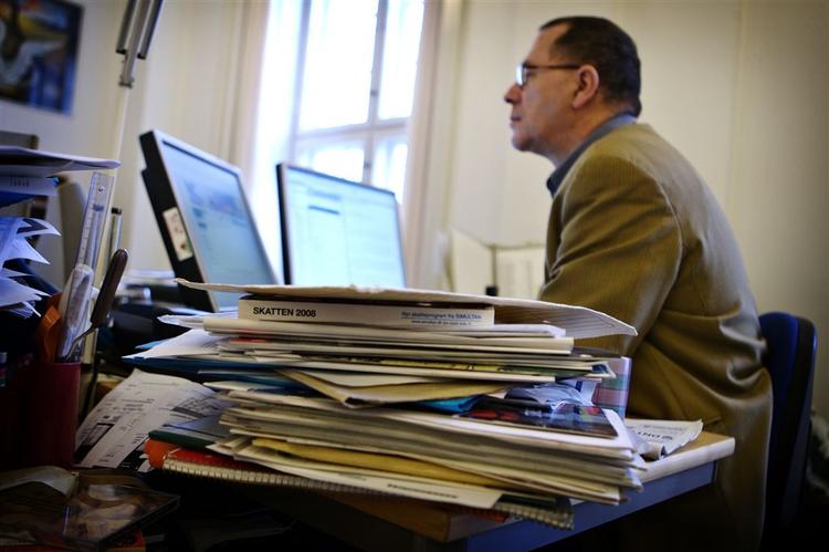 Arbejdstilsynet er her på besøg hos FOA for at kigge nærmere på bakterieproblemet på kontorer. 